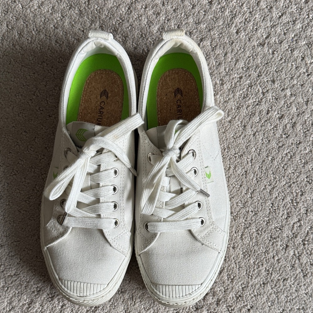 CARIUMA White Canvas Women’s Sneakers. Worn twice.